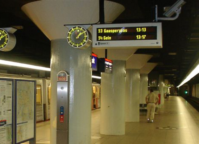 Intercomzuilen metrostations Amsterdam